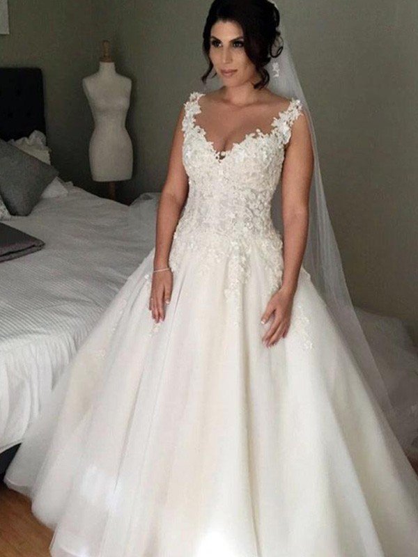 Ball Gown Sleeveless V-neck Court Train Applique Lace Tulle Wedding Dresses HEP0006319