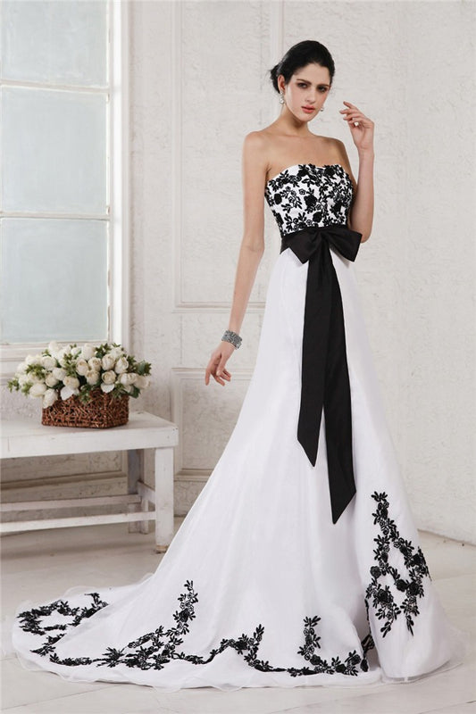 A-Line/Princess Sweetheart Sleeveless Embroidery Sash Long Net Satin Wedding Dresses HEP0006396